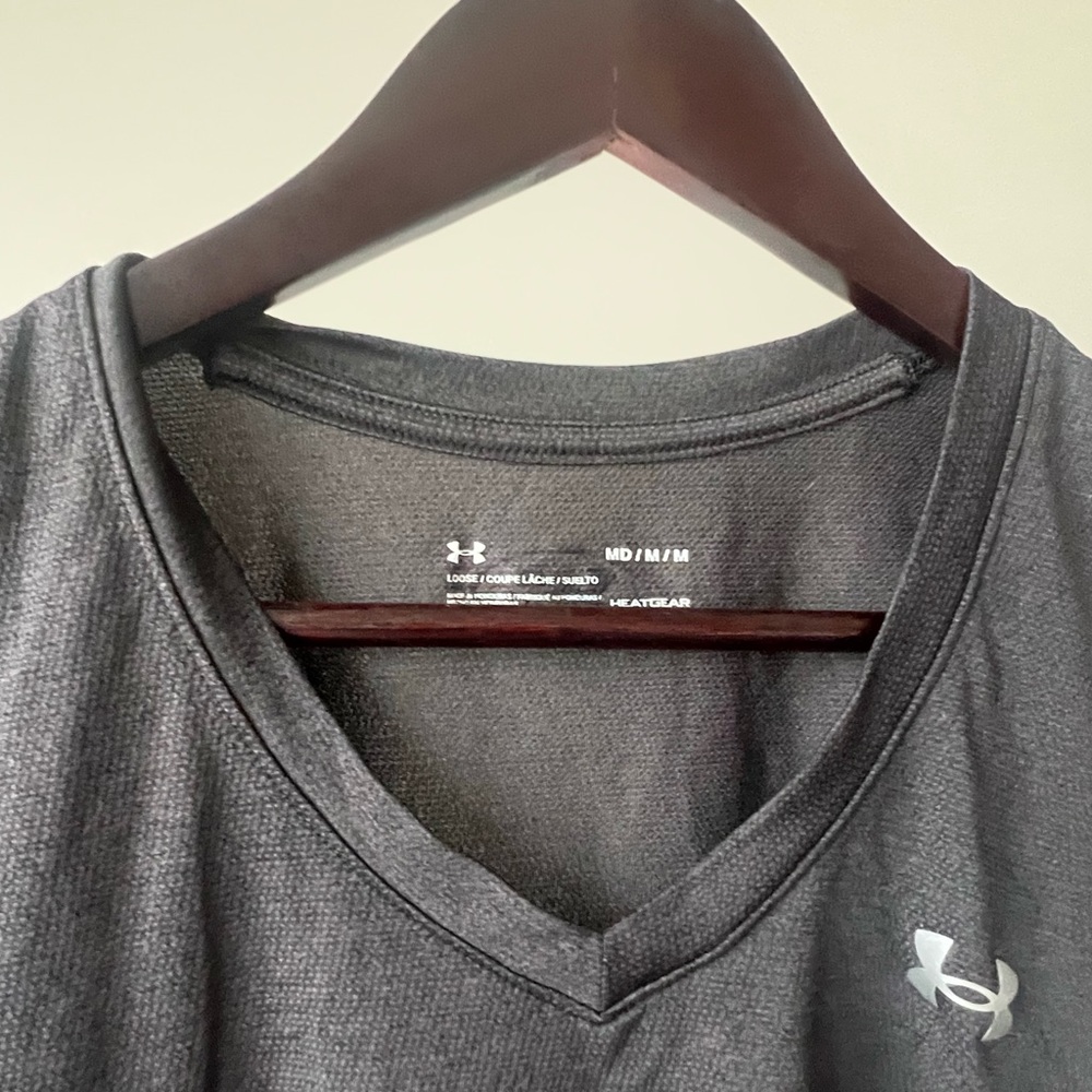 UnderArmor Gray Athletic T-Shirt, size MEDIUM